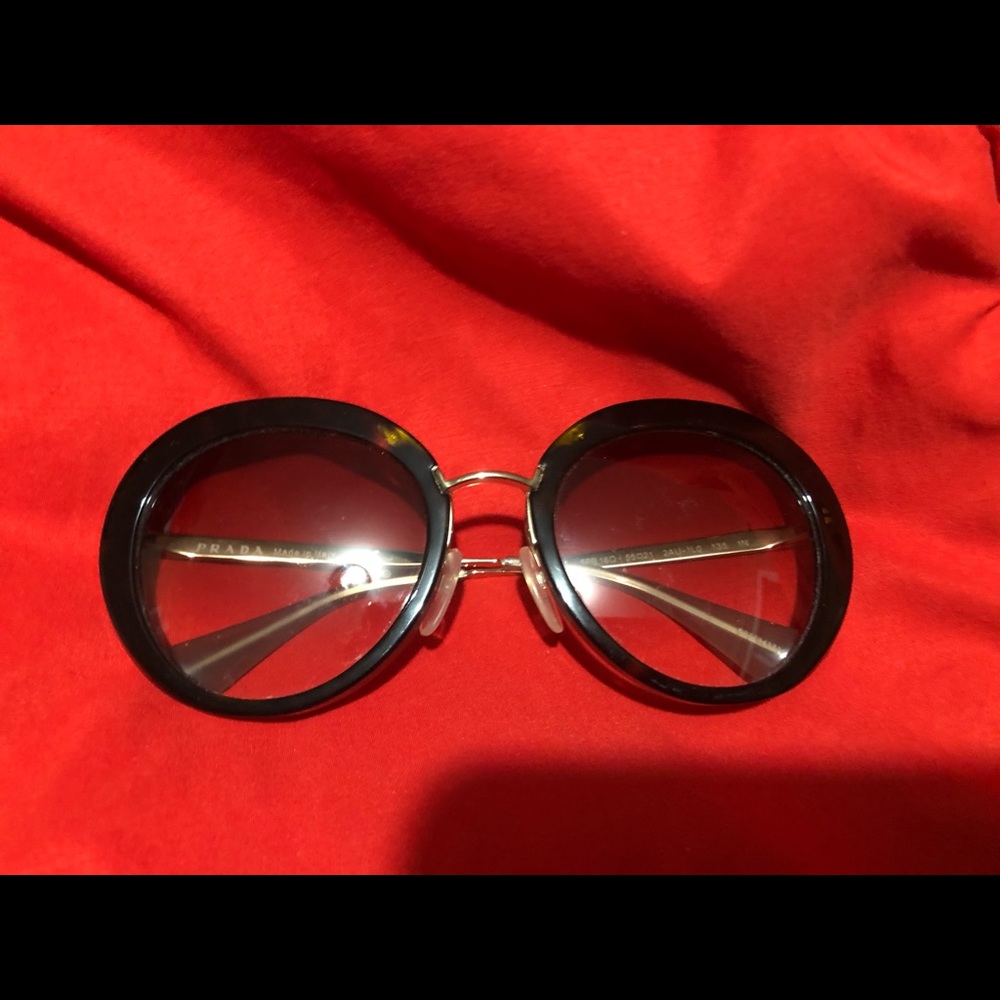 Prada sunglasses - Picture 3 of 3